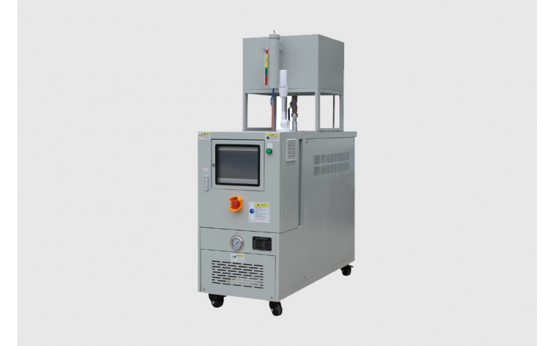 What is the effect of mold temperature control on the product in injection molding?